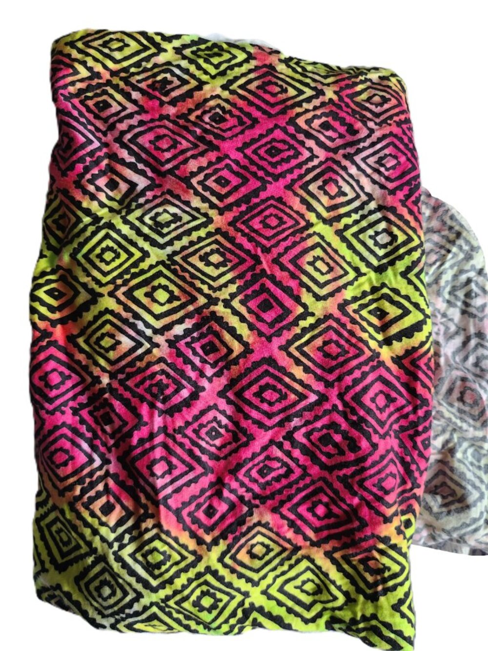 💛BUNDLE DEAL⬇️ 1.9 Yards – $11/Yard ($21 Total) – Neon Geometric Knit - Picture 3 of 9